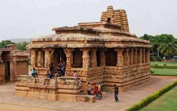 who built pattadakal and aihole in kannada